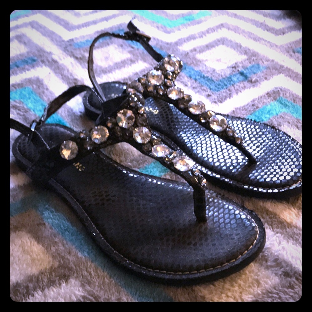 Black sandal with gem t strap
